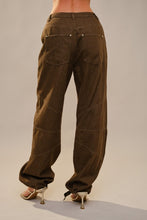 Load image into Gallery viewer, Brownline Stud Jeans