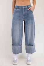 Load image into Gallery viewer, Weekend Flare Jeans