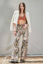 Load image into Gallery viewer, Urban Camo Flare