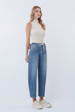 Load image into Gallery viewer, Motion Barrel Jeans