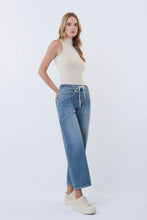 Load image into Gallery viewer, Motion Barrel Jeans
