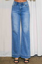 Load image into Gallery viewer, Modern Line Jeans