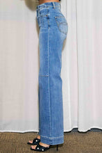 Load image into Gallery viewer, Modern Line Jeans