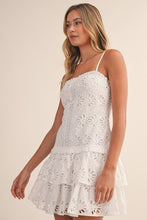 Load image into Gallery viewer, Eyelet Blossom Mini