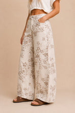 Load image into Gallery viewer, Flower Press Barrel Jeans