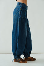 Load image into Gallery viewer, Cool Girl Jeans