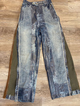 Load image into Gallery viewer, The Side Reveal Jean