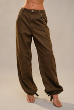 Load image into Gallery viewer, Brownline Stud Jeans