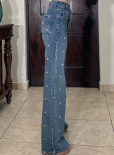 Load image into Gallery viewer, Petite Bloom Jeans