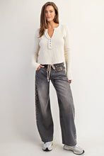 Load image into Gallery viewer, Leopard Side Jeans