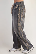Load image into Gallery viewer, Leopard Side Jeans