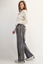Load image into Gallery viewer, Leopard Side Jeans