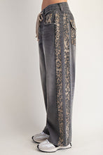 Load image into Gallery viewer, Leopard Side Jeans