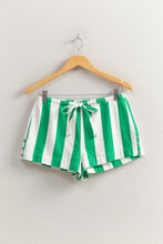 Load image into Gallery viewer, Easy Lines Short