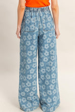 Load image into Gallery viewer, Bloomwash Wide Jeans