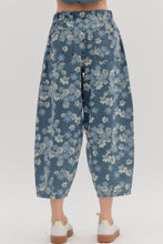 Load image into Gallery viewer, Floral Groove Barrel