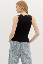 Load image into Gallery viewer, Bold Stud Rib