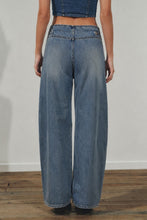 Load image into Gallery viewer, Battalion Barrel Jeans