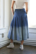 Load image into Gallery viewer, Ombre wave denim skirt
