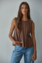 Load image into Gallery viewer, Mocha Pleat Top
