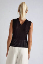 Load image into Gallery viewer, Twist Avenue Top
