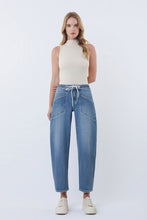 Load image into Gallery viewer, Motion Barrel Jeans
