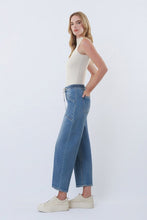 Load image into Gallery viewer, Motion Barrel Jeans
