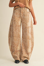 Load image into Gallery viewer, Bambi Barrel Jeans
