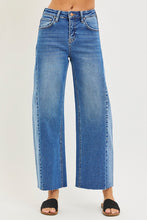 Load image into Gallery viewer, Traveler Slouchy Barrel Jeans
