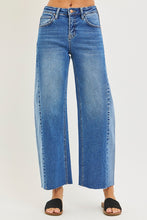 Load image into Gallery viewer, Traveler Slouchy Barrel Jeans
