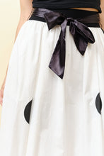 Load image into Gallery viewer, White Domino Maxi
