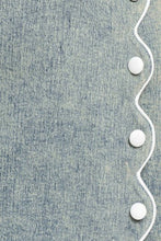 Load image into Gallery viewer, Scallop Denim Skort
