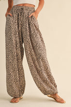 Load image into Gallery viewer, Wild Puff Pants
