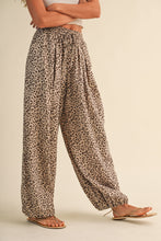 Load image into Gallery viewer, Wild Puff Pants
