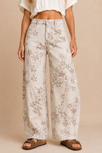 Load image into Gallery viewer, Flower Press Barrel Jeans
