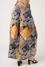 Load image into Gallery viewer, Golden Mosaic Palazzo
