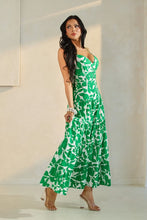 Load image into Gallery viewer, Emerald Escape Dress
