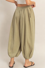 Load image into Gallery viewer, Moss Air Pants
