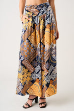 Load image into Gallery viewer, Golden Mosaic Palazzo
