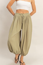 Load image into Gallery viewer, Moss Air Pants
