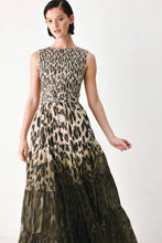 Load image into Gallery viewer, Feline Contour Maxi
