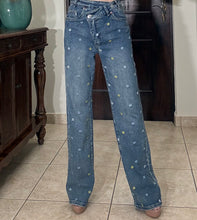 Load image into Gallery viewer, Petite Bloom Jeans
