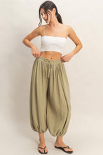 Load image into Gallery viewer, Moss Air Pants
